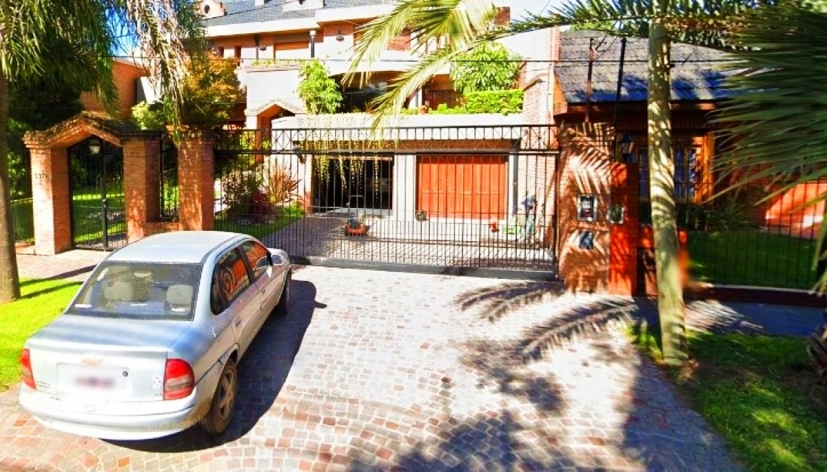 Sujetos armados irrumpieron en la casa de un médico, amenazaron al hijo y habrían robado una suma millonaria