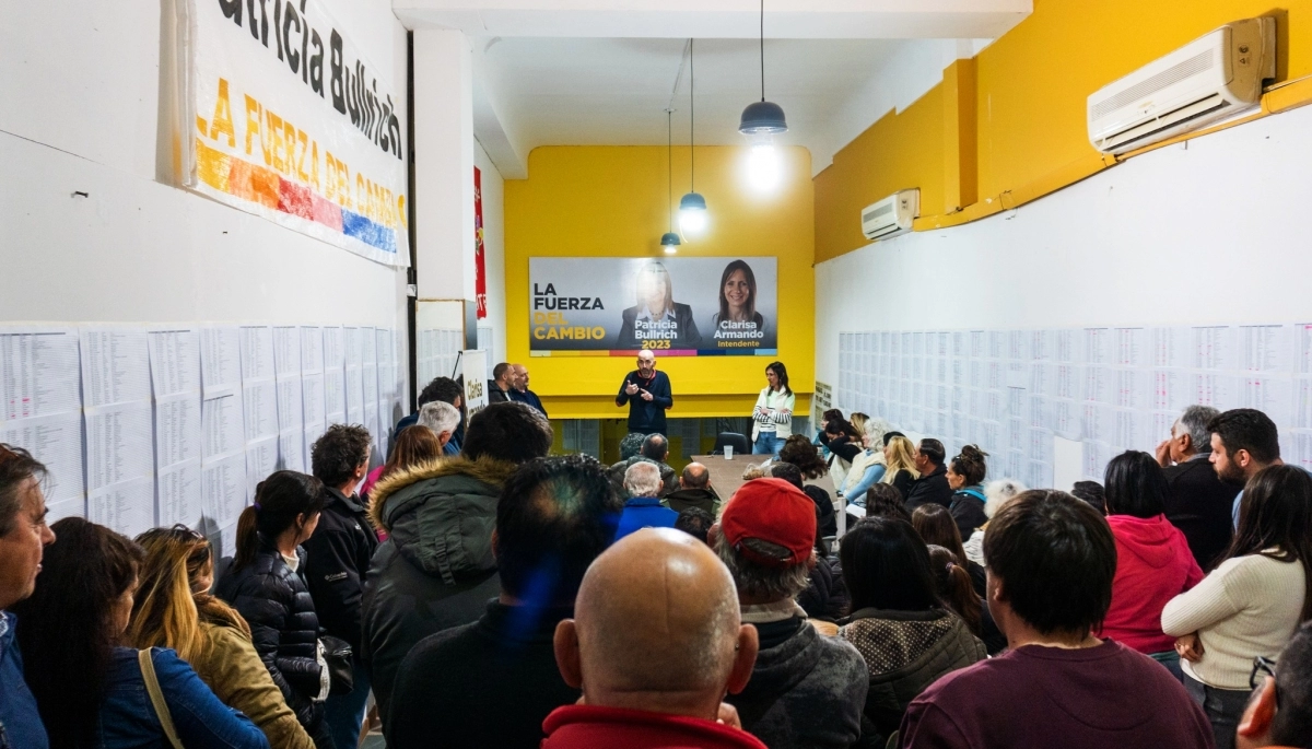 Villa Gesell: gran asistencia de vecinos a la reunión con el equipo de seguridad de Clarisa Armando