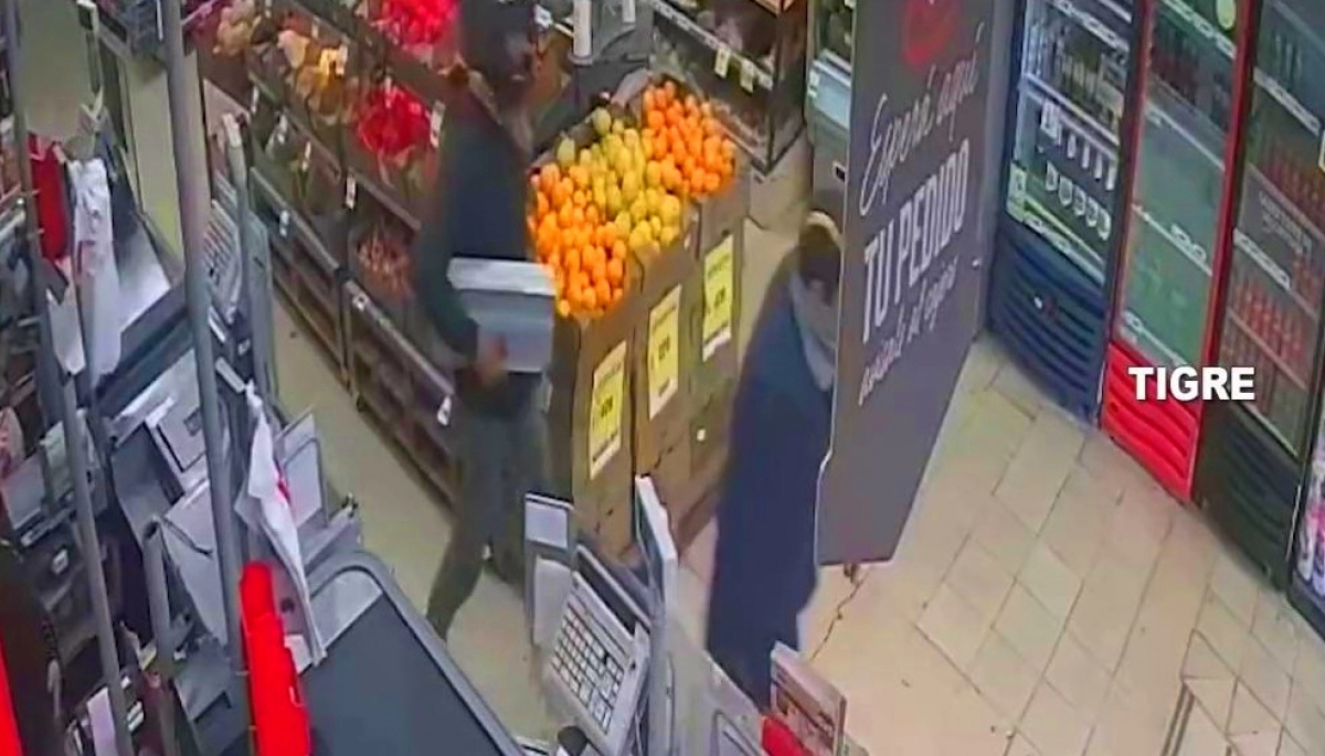 Video completo: a punta de pistola robaron un supermercado y los interceptaron a pocas cuadras
