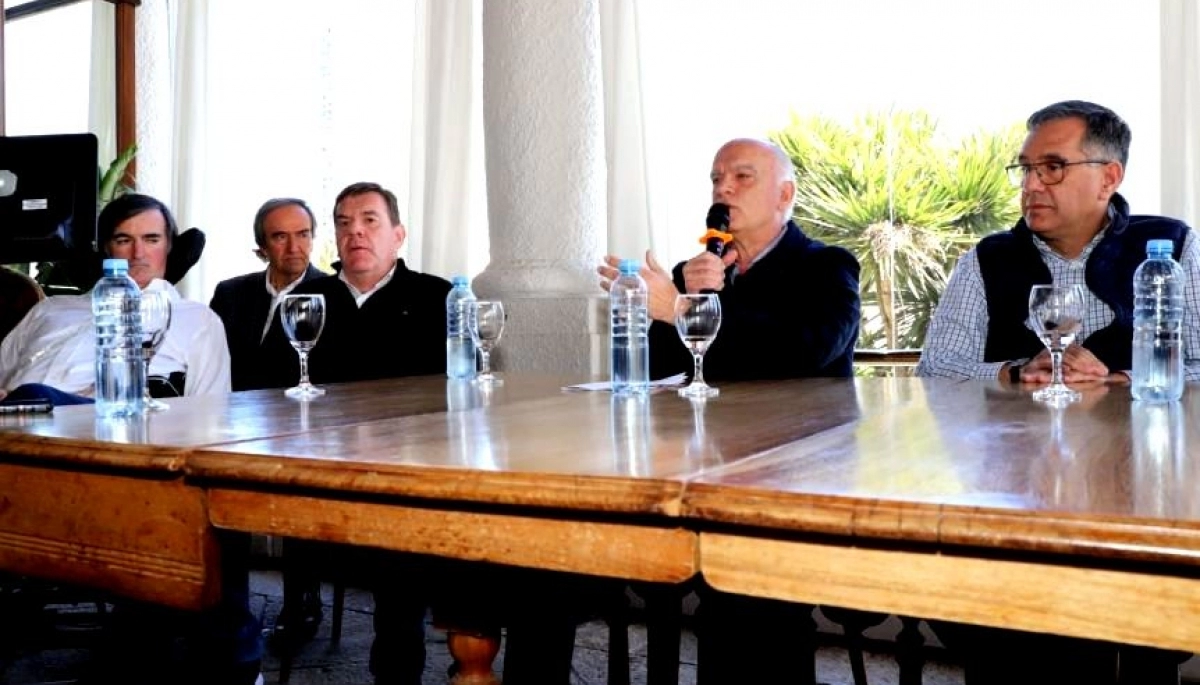Grindetti convocó a Esteban Bullrich para dirigir la mesa de pensamiento estratégico