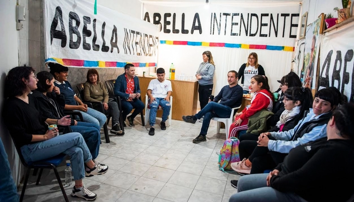 Abella se reunió con los vecinos del barrio Lubo para conocer sus inquietudes