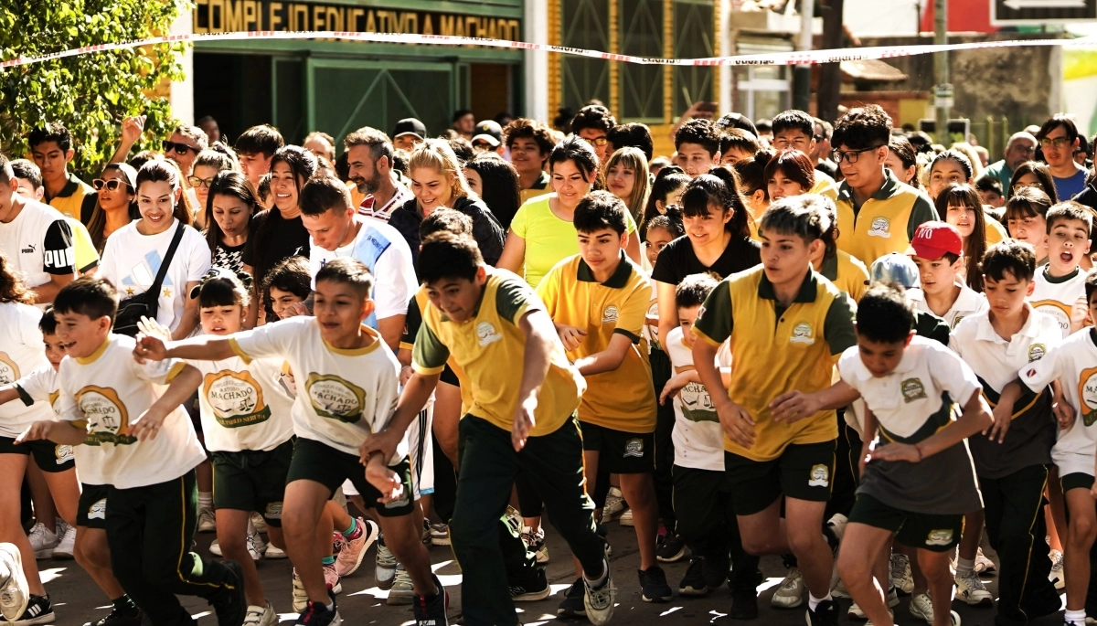 Con Gray presente, se realizó la 8º correcaminata en Esteban Echeverría