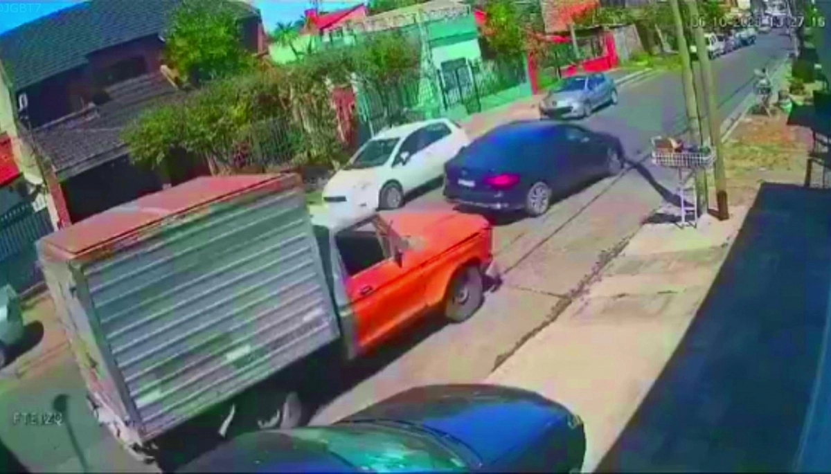 Dueños de las calles: le cruzaron un auto, dispararon al aire y robaron la recaudación a un fletero