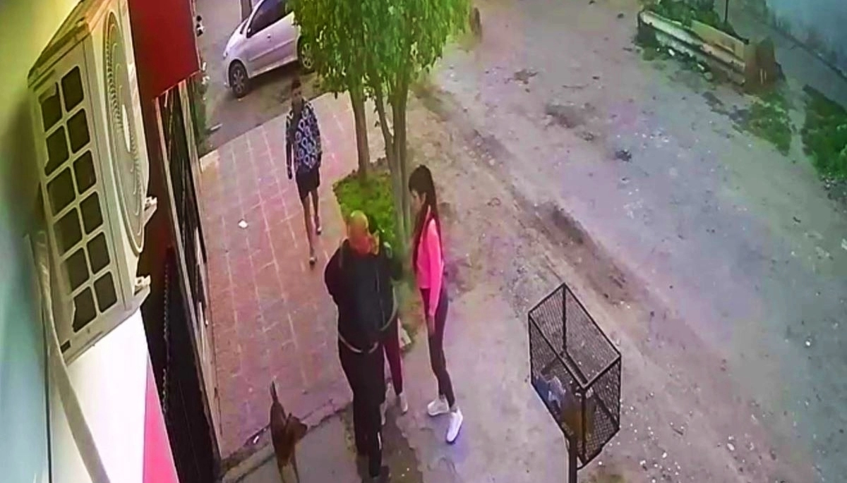 Ataque motochorro: lo encañonaron y arrojaron al piso durante un violento robo de auto