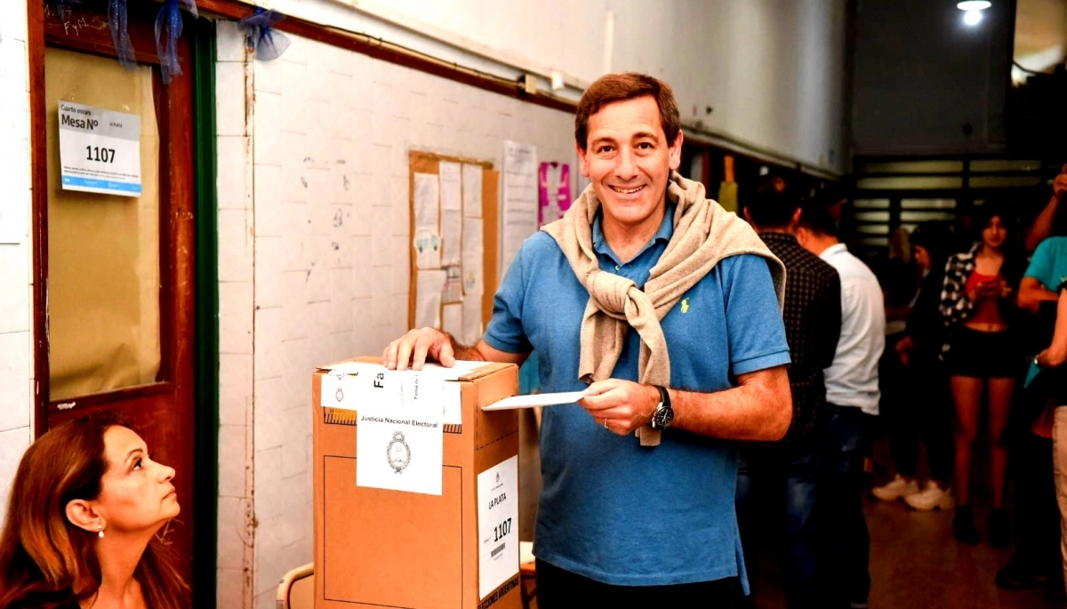Votó Garro en La Plata: lamentó la rotura de boletas, pero dijo que ellos “no son llorones”