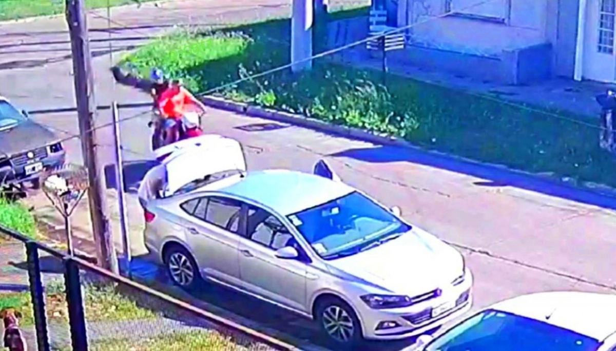 Motochorros y estafadores: se les escapó un tiro, le robaron el auto y le saquearon la billetera virtual