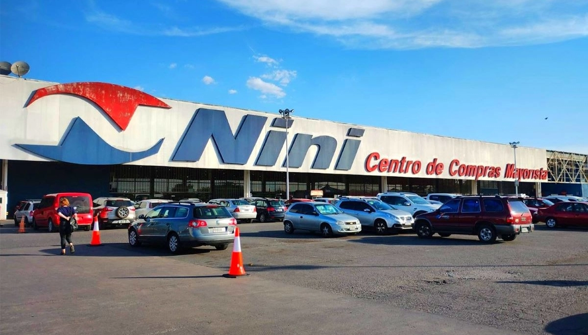 La Plata: en el hipermercado mayorista Nini un hombre habría abusado de un menor de edad