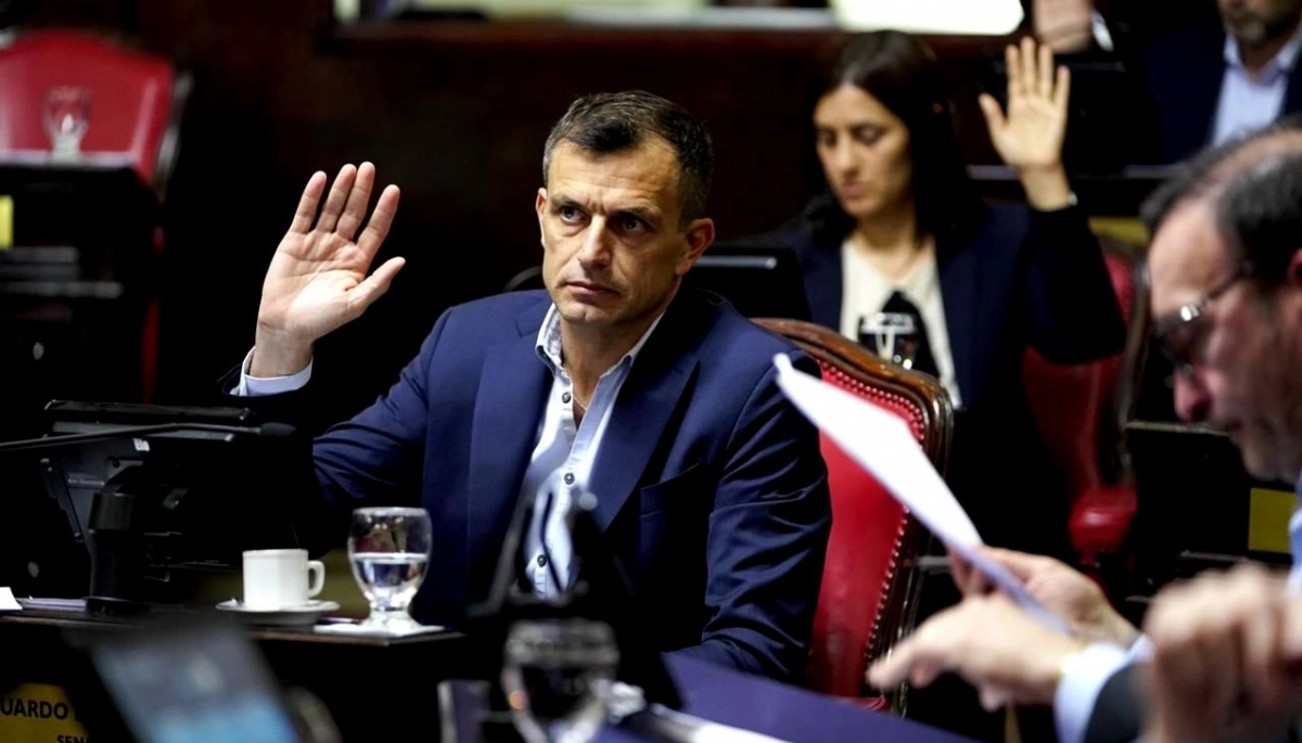 Senador bonaerense busca dejar la Legislatura y genera una convulsión en el bloque oficialista