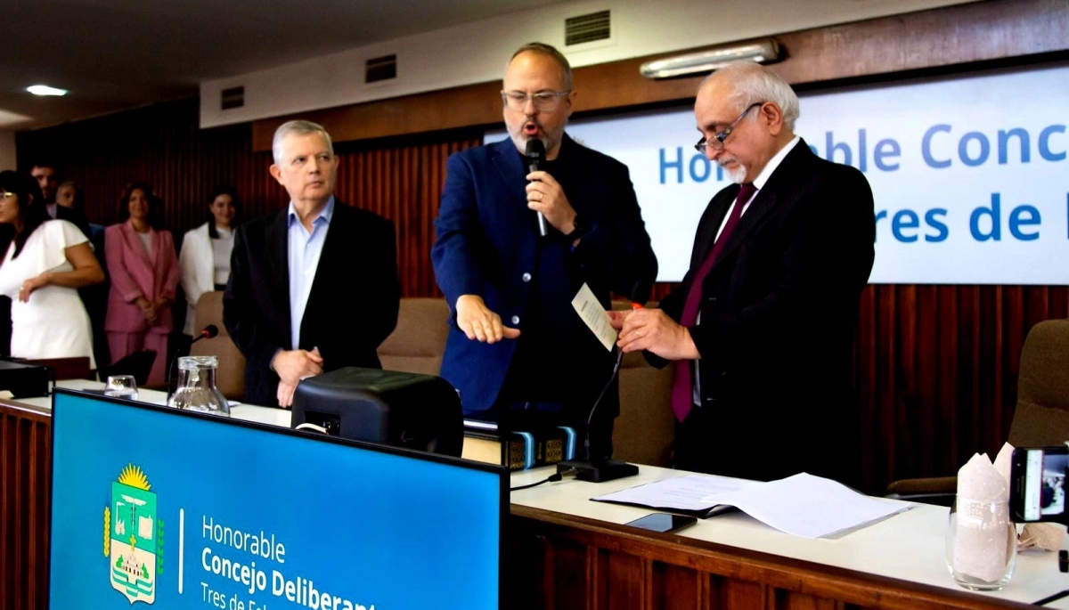 “La reelección es como un espaldarazo”: Valenzuela juró como intendente de Tres de Febrero
