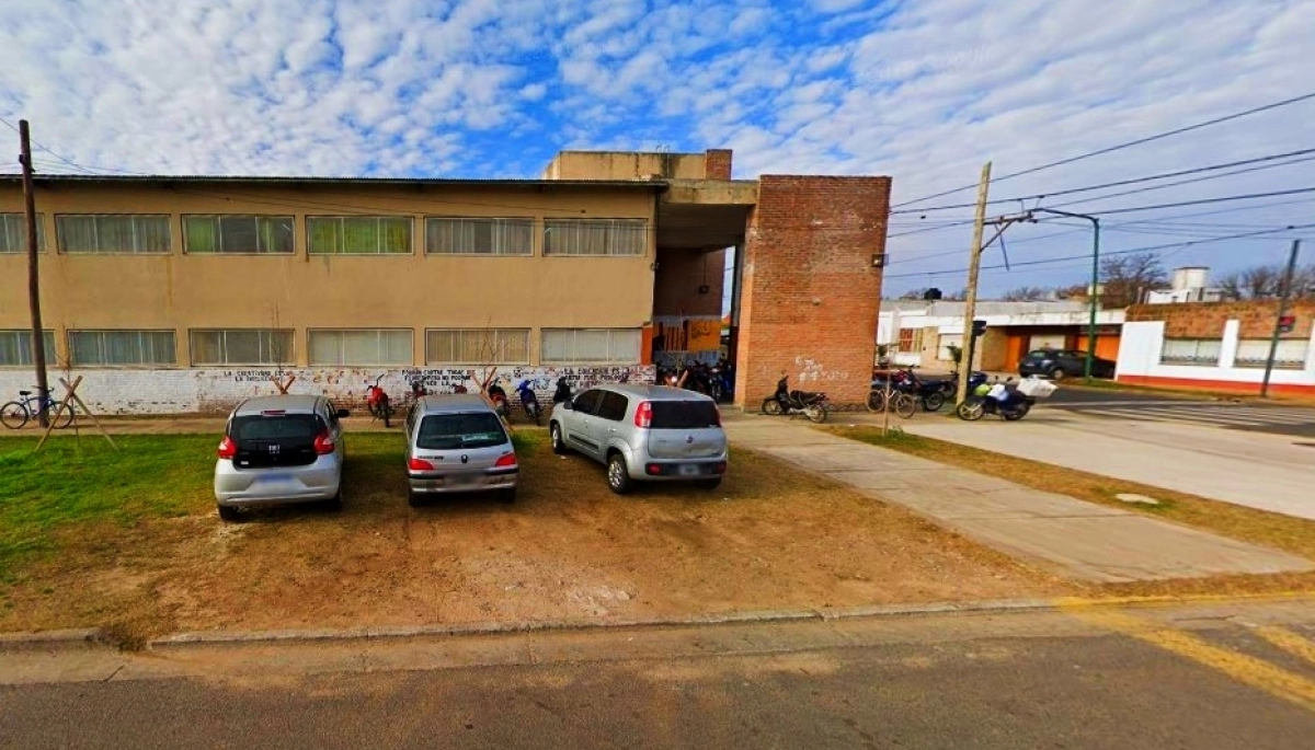 Bombas químicas: en busca de quién hace más daño al colegio, nueve personas acabaron intoxicadas