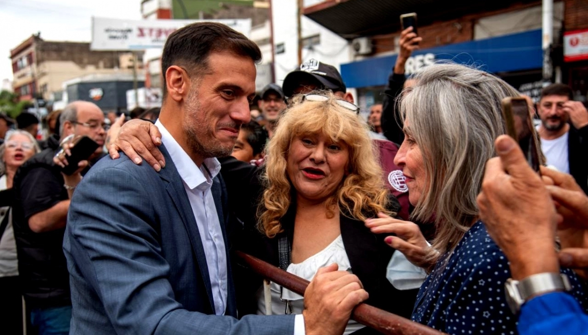 Lanús pelea contra el ajuste: el intendente anunció un bono de 100 mil pesos a los municipales