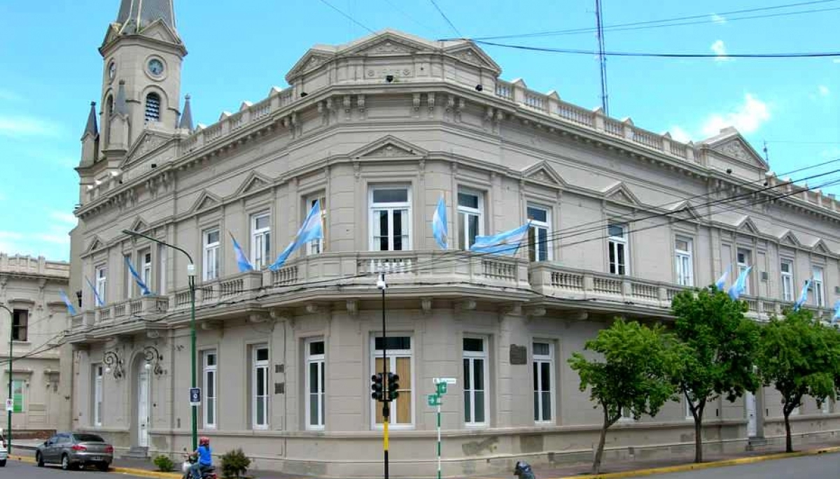 La motosierra llega a los municipios: los intendentes de Provincia se sumaron al ajuste