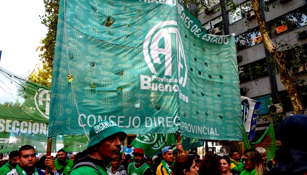 ATE bonaerense y CTA Autónoma convocaron un paro contra el decretazo de Milei
