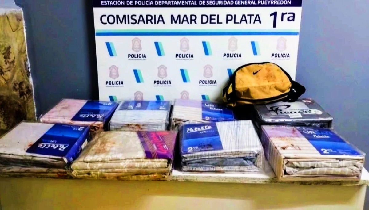 Sueño frustrado: detuvieron a un hombre que rompió una vidriera y robó ocho juegos de costosas sábanas