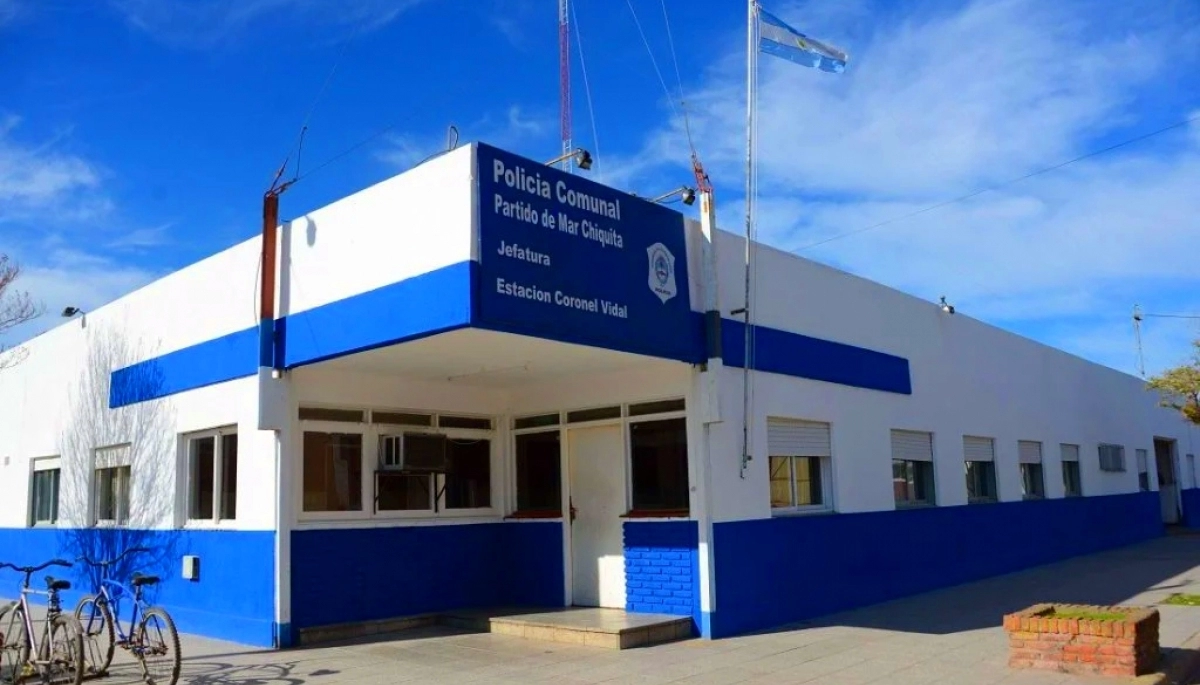 Se presentó en la comisaría a hacer una consulta y le robó la billetera a una sargento