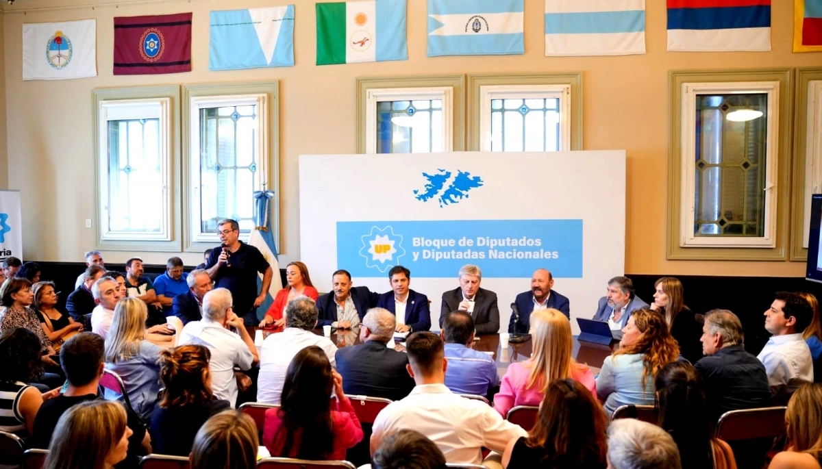 Kicillof se reunió con legisladores y gobernadores peronistas para frenar el Decretazo de Milei