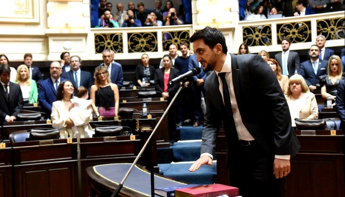Un diputado del PRO saltó del barco amarillo y se fue al bloque de La Libertad Avanza