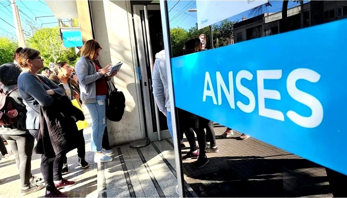 El gobierno de Milei oficializó un bono de $55.000: quiénes lo podrán cobrar