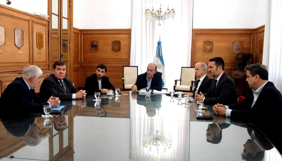 ¿Cede Milei?: Francos recibió a Montenegro y le prometió “clarificar” la Ley de Pesca