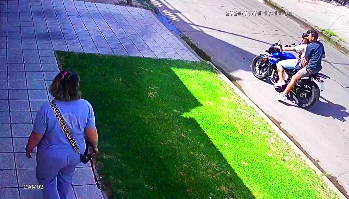Motochorros no dan respiro: una mujer fue asaltada cuando regresaba del trabajo