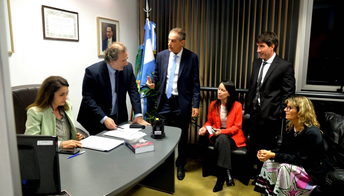 Legisladores radicales le exigieron a Kicillof que IOMA cubra medicamentos por porcentaje