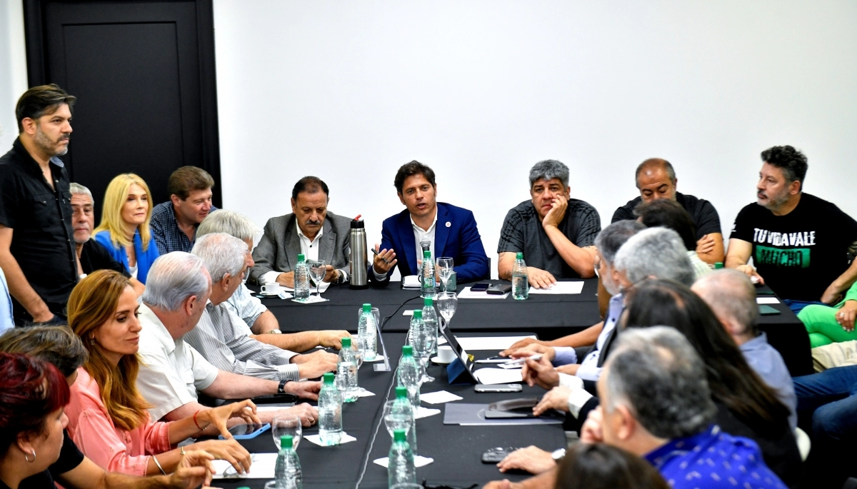 Kicillof lideró una reunión con dirigentes peronistas para ultimar detalles del paro general
