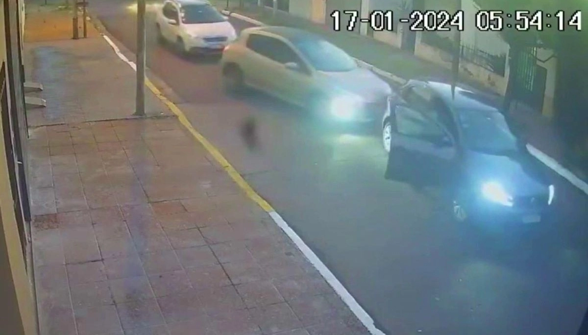 Con la modalidad comando, lo encerraron con tres autos y le robaron todo