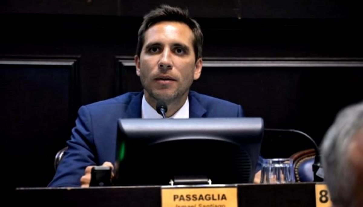 Passaglia manipula el reglamento para ejercer doble cargo: intendente y diputado hasta marzo