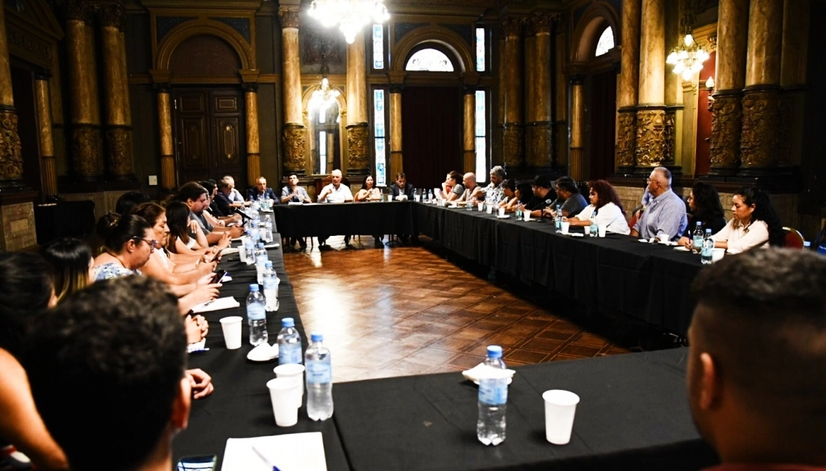 El municipio de La Plata elabora un plan de trabajo conjunto con movimientos populares