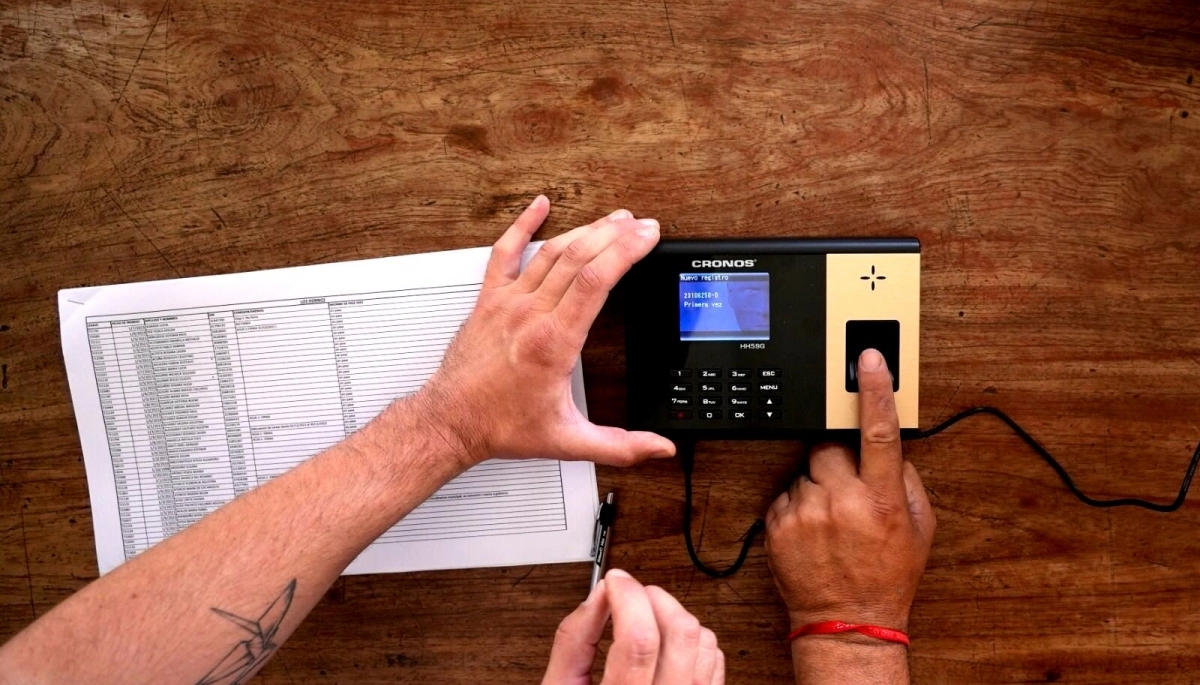 La Plata implementó un sistema biométrico para “ordenar” la asistencia de los empleados municipales