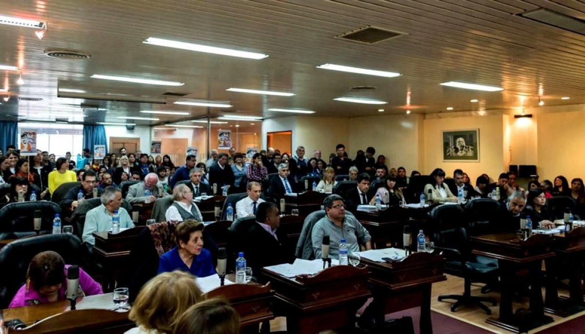 Milei, en alerta: La Libertad Avanza se partió en el Concejo Deliberante de un municipio bonaerense