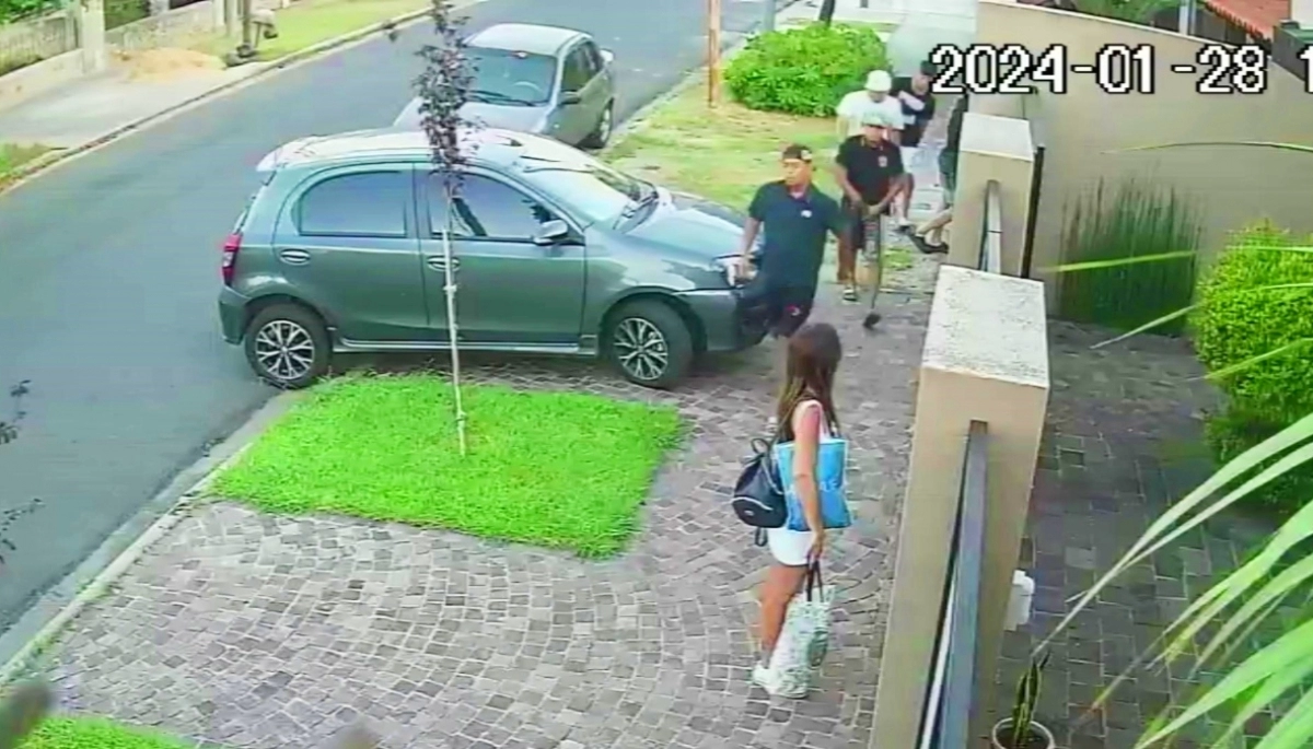 Seis delincuentes, cuatro autos robados y varios asaltos en un domingo de terror