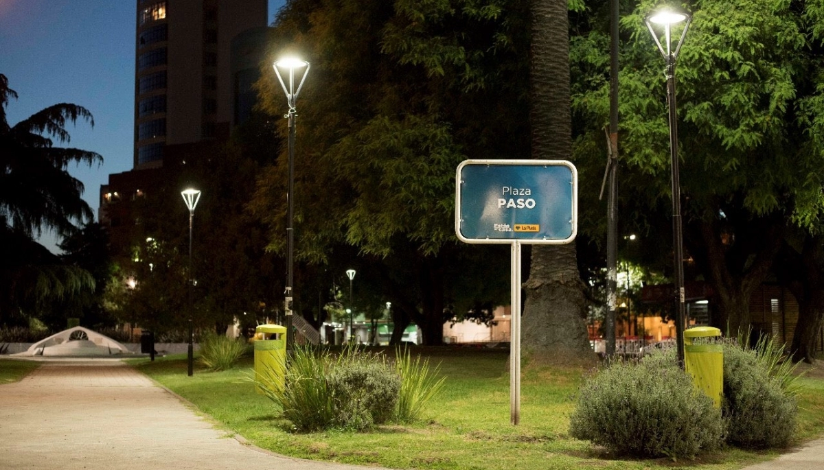 La Plata modo Conurbano: entraron a un kiosco a las patadas, lo desvalijaron y aterraron al empleado