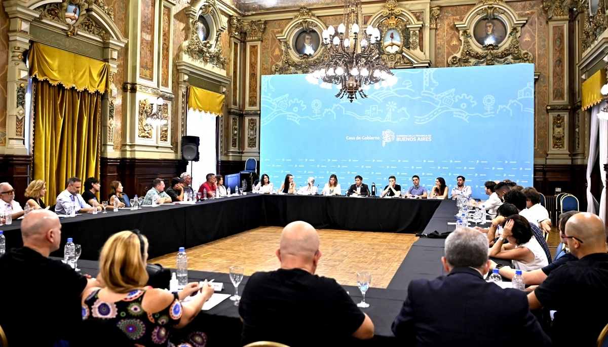 Kicillof recibió a referentes de la cultura y destacó la gravedad de tildar de “casta” a artistas