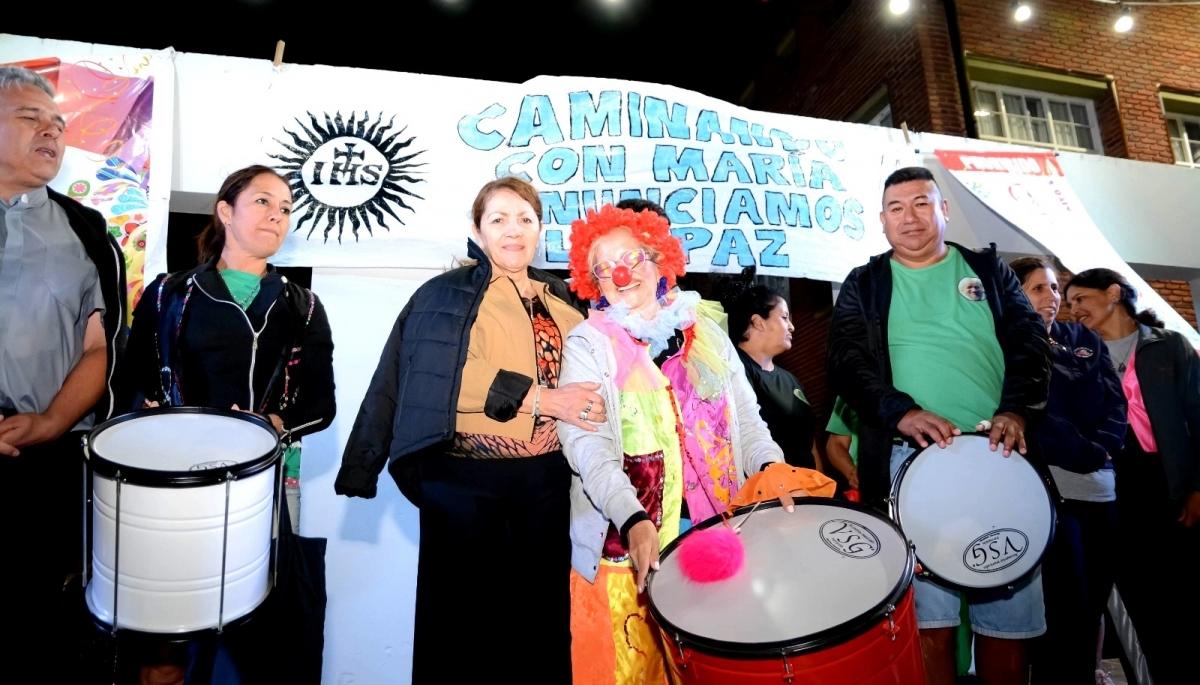 En Presidente Perón, Cantero participó del “Corso de la Familia” y destacó la alta concurrencia del público