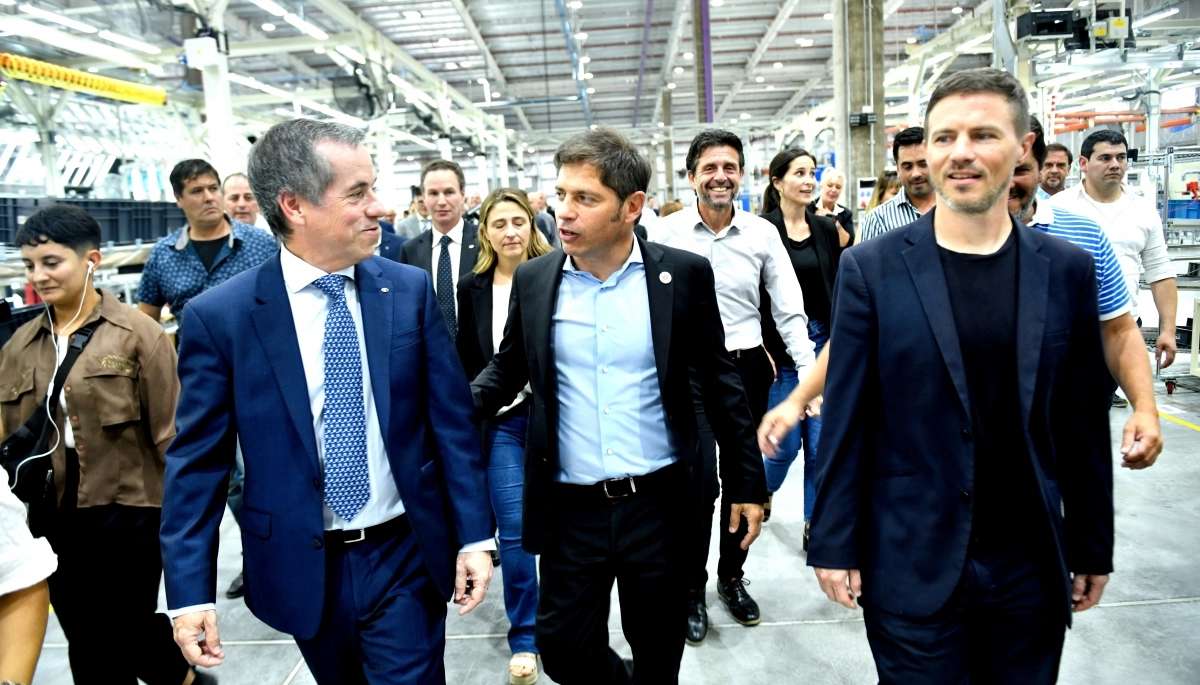 Kicillof visitó una nueva planta de Toyota y ponderó la unión entre los sectores público y privado