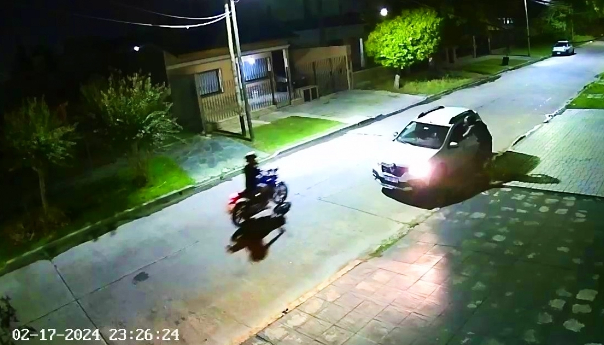 En una calle desierta, motochorros abordaron a un hombre y le robaron la camioneta