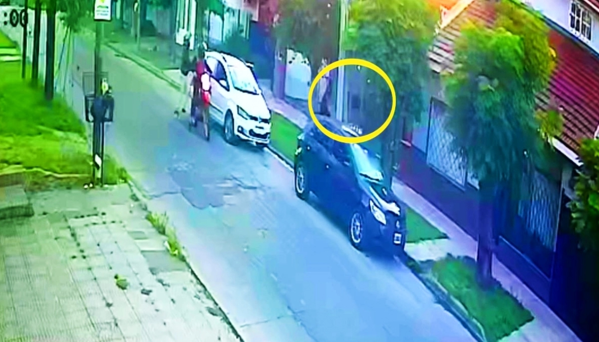 A la hora del desayuno motochorros robaron la camioneta del reparto a un panadero