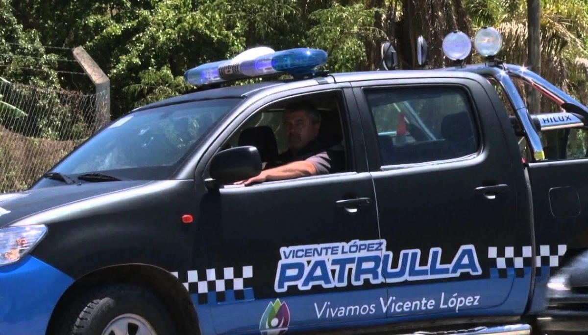 Discutió con la novia y se baleó un pie, corrió armado por la autopista y lo mató un policía