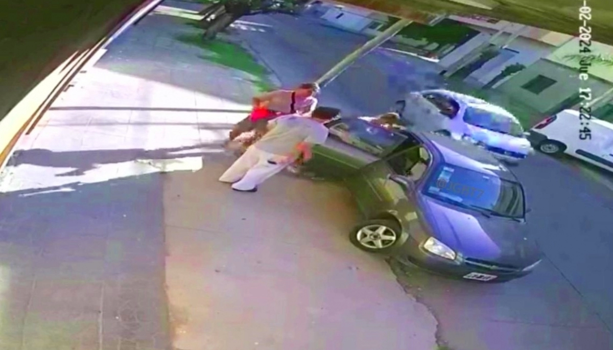 Una familia sufrió un violento asalto en la puerta de la casa