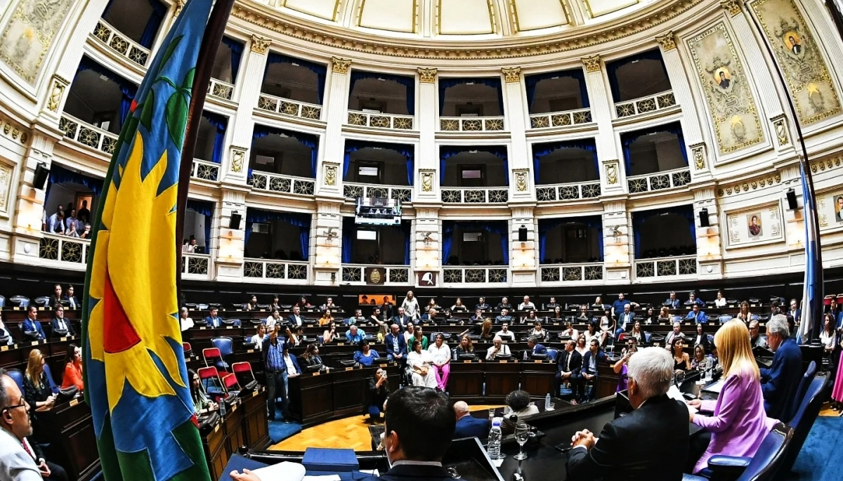 Con molestias y ausencias de la oposición, Kicillof logró postergar su discurso ante la Asamblea