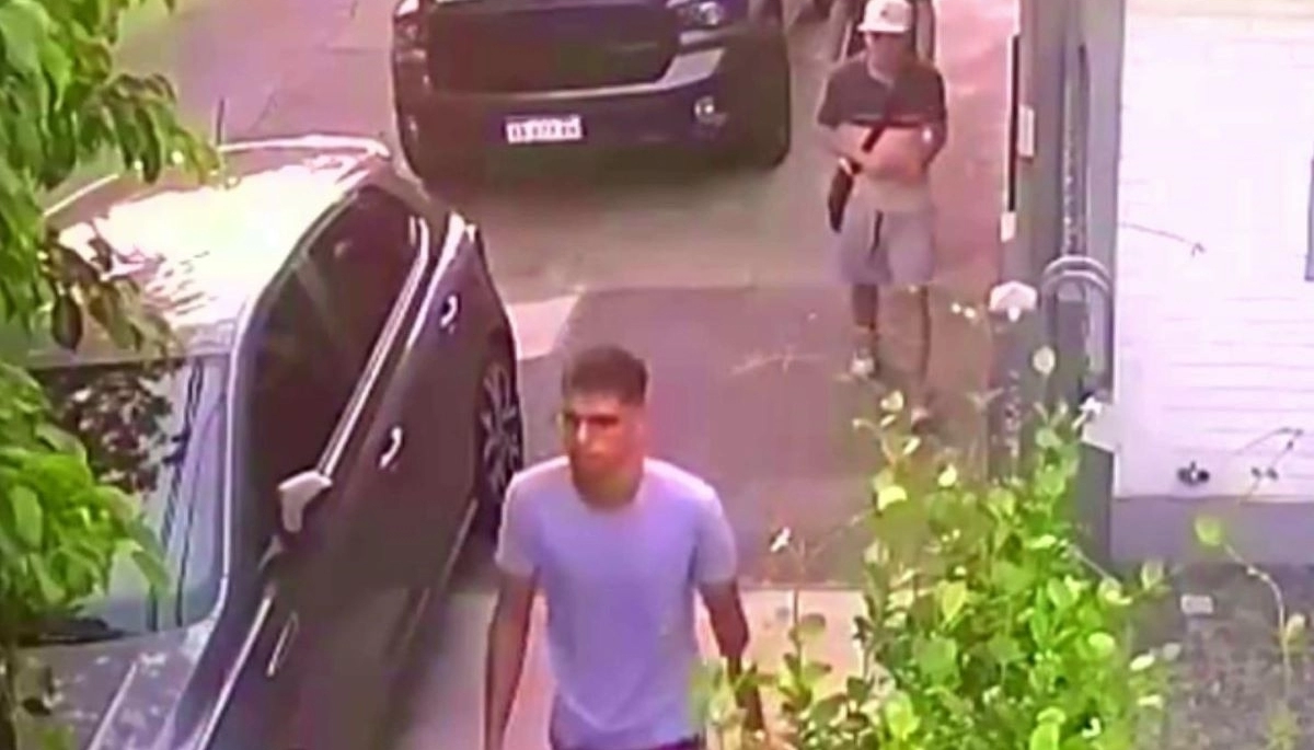 Robo al voleo: delincuentes conocidos en la zona, lo encañonaron y le sacaron el auto en la puerta de la casa