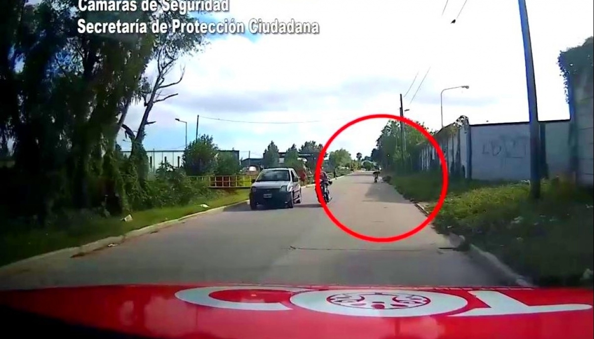 Detuvieron a un violento que golpeó a la pareja y quedó grabado por las cámaras de vigilancia