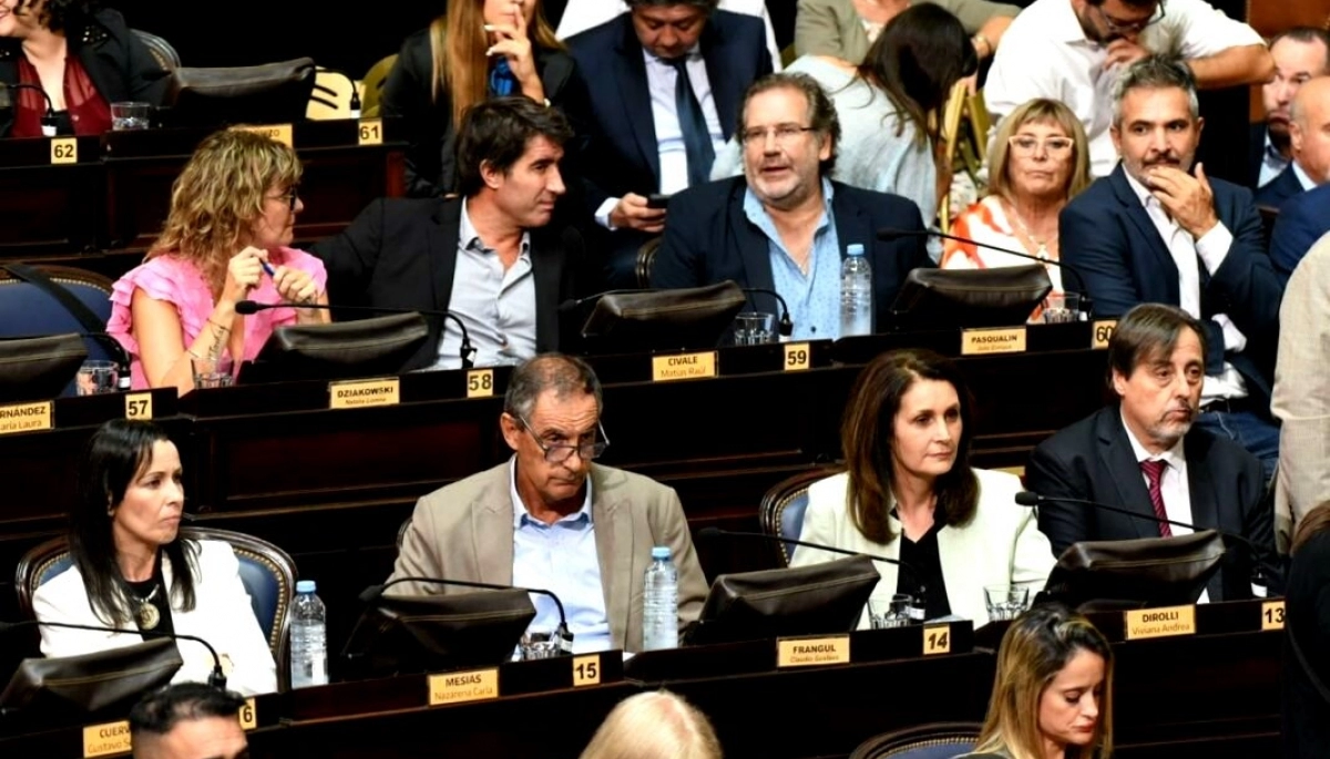 Diputados opositores exigen el voto electrónico para “agilizar” la sesión en la Legislatura