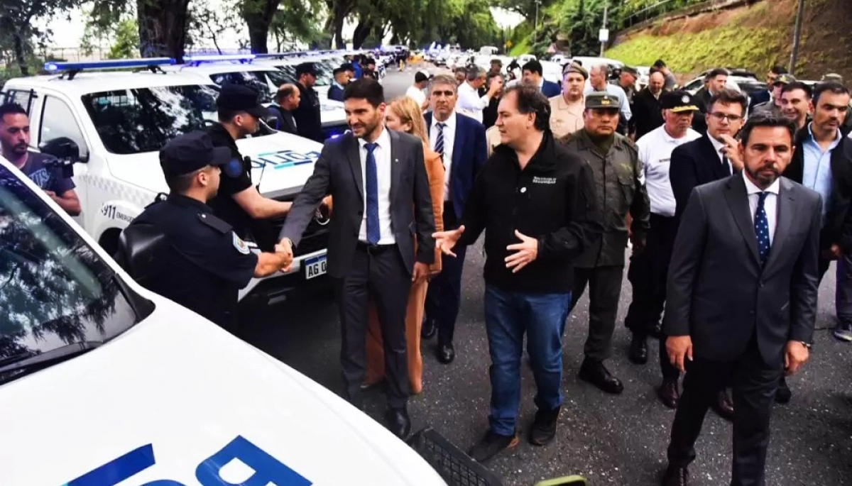 Para combatir el narcotráfico: Pullaro recibió los 80 patrulleros que Kicillof envió a Santa Fe