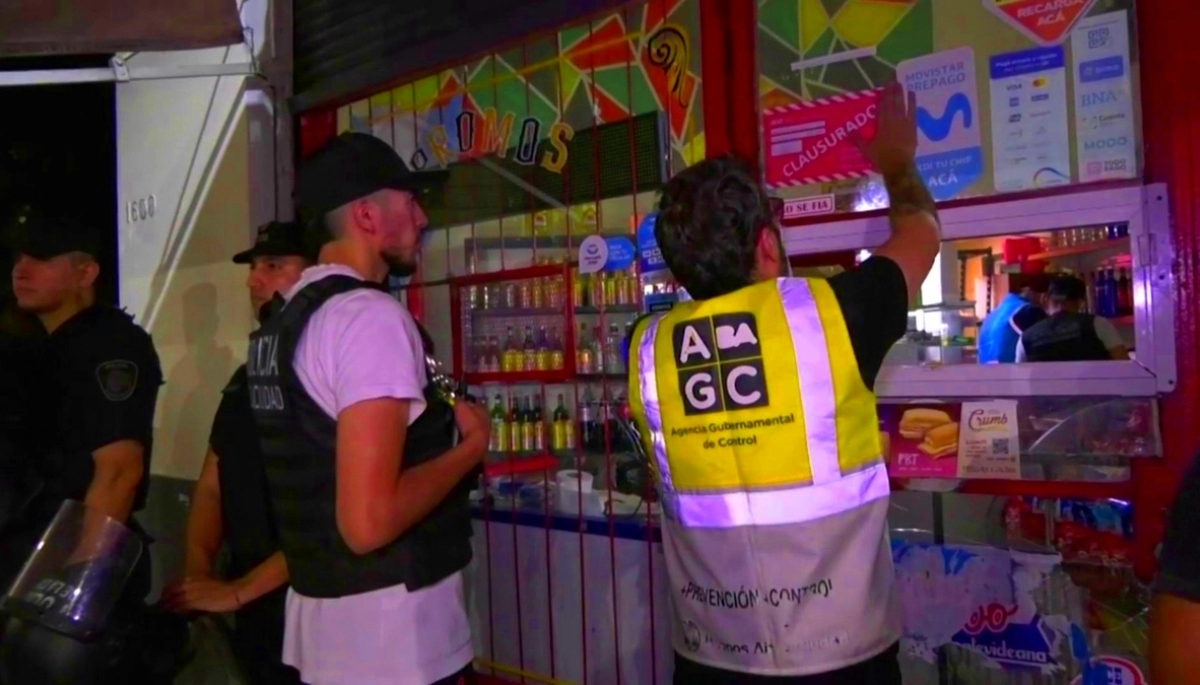 Con seis allanamientos se desbarataron kioscos de narcomenudeo y arrestaron a tres extranjeros sospechosos