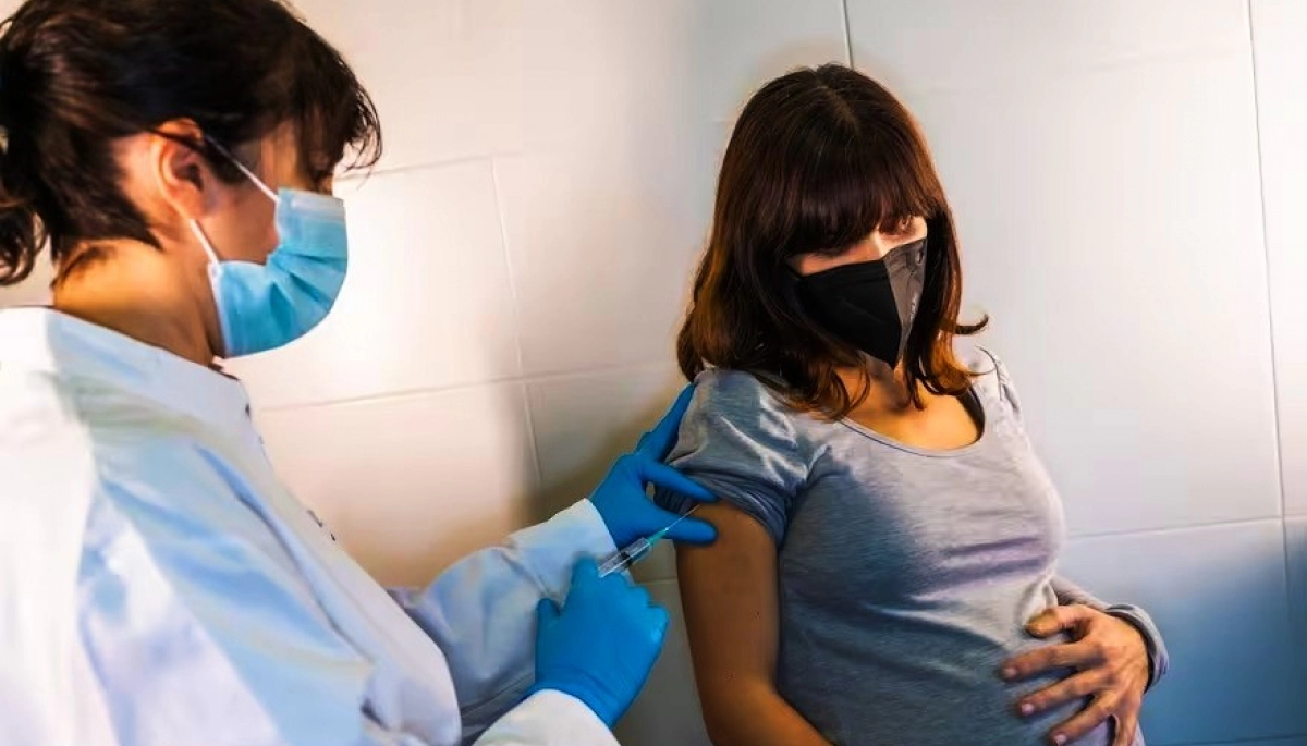Provincia lanzó una campaña de vacunación para prevenir la bronquiolitis en embarazadas