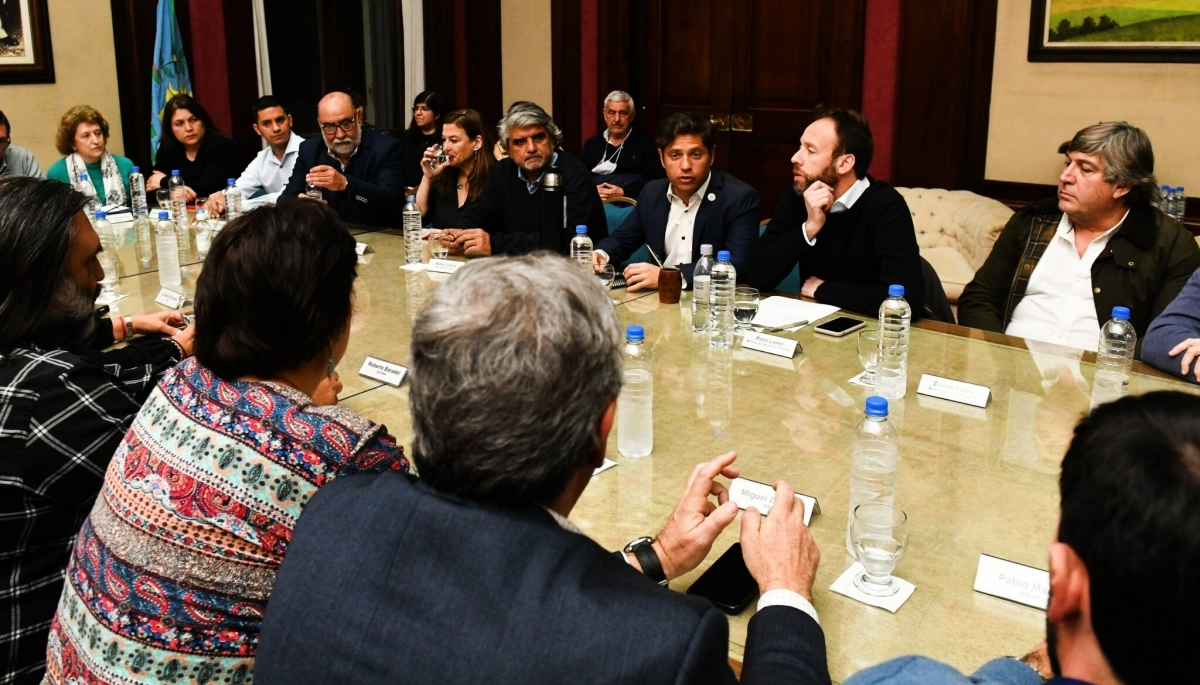 Docentes bonaerenses aceptaron la oferta de Kicillof: cuánto cobrará un maestro en abril