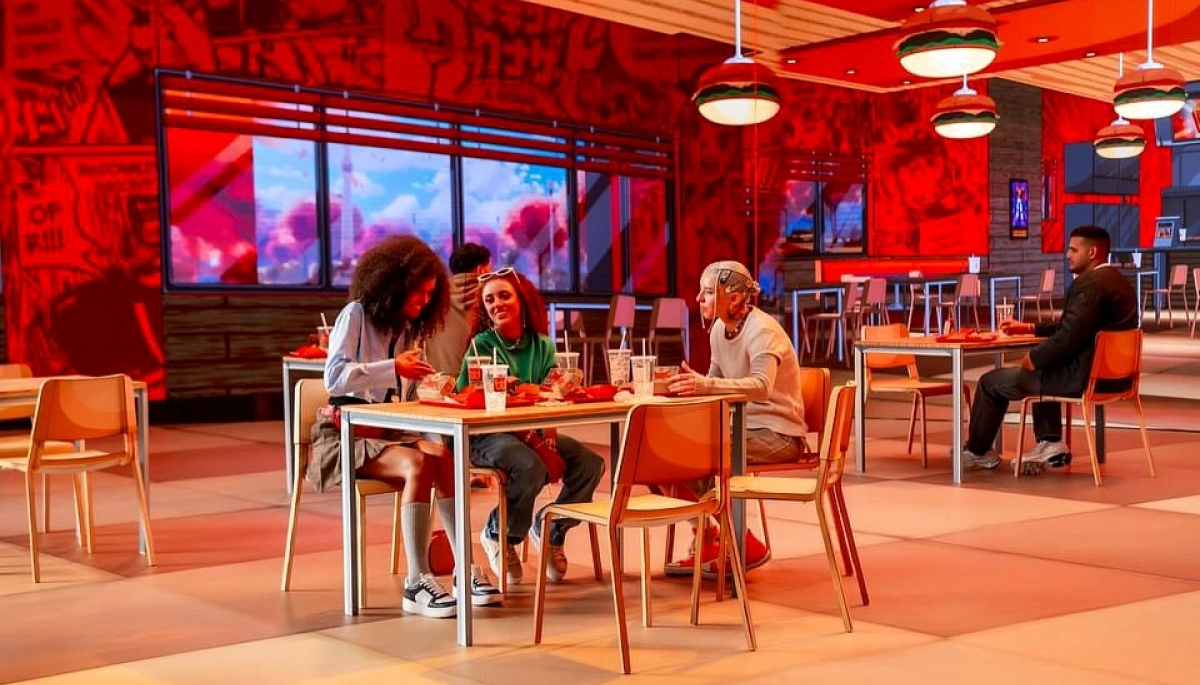 Paloma Leyes junto a Young Miko en comercial para Mcdonald's