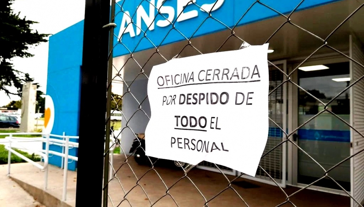 El rugido de la motosierra: denuncian despidos en oficinas de Anses de todo el territorio bonaerense